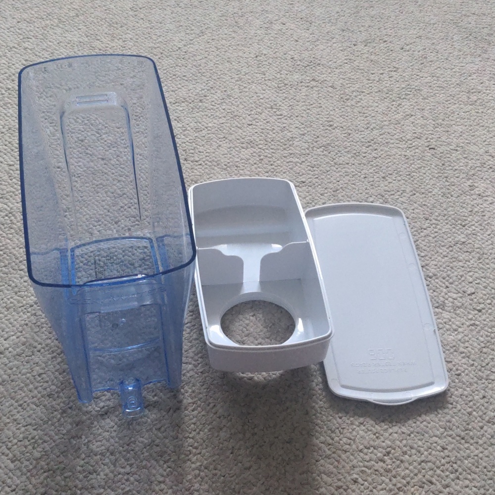 Water Filter with missing dispenser piece